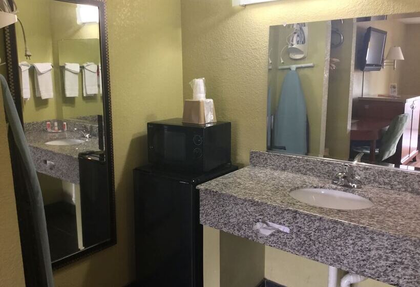 Номер Стандарт 2 Двуспальные Кровати, Econo Lodge Inn & Suites I 64 & Us 13