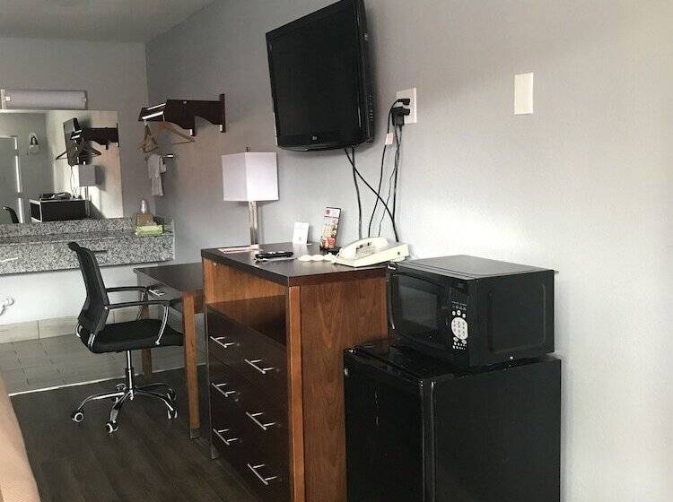 Номер Стандарт 2 Двуспальные Кровати, Econo Lodge Inn & Suites I 64 & Us 13