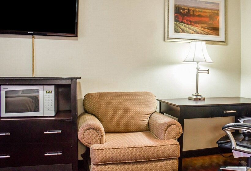 Номер Стандарт 2 Двуспальные Кровати, Rodeway Inn Macarthur Airport