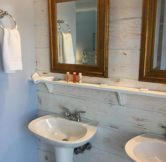 标准间, The Edgewater