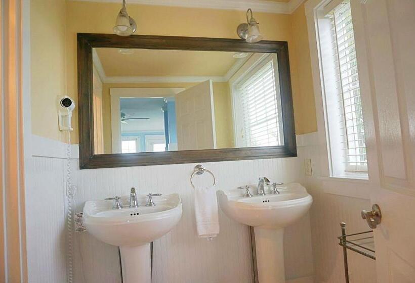 带海景的标准房, The Edgewater