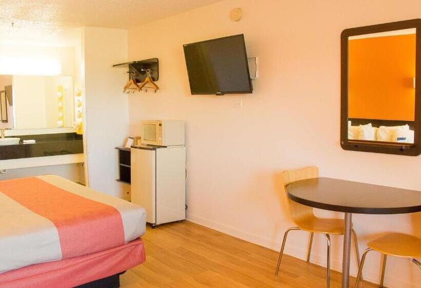 غرفة قياسية سرير كينج, Motel 6cookeville, Tn