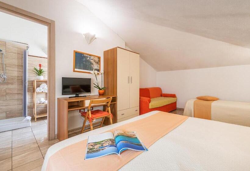 חדר סטנדרט לשלושה, Bed And Breakfast Dorgali