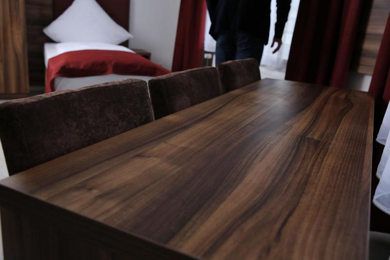 غرفة قياسية فردية, Grand Corner