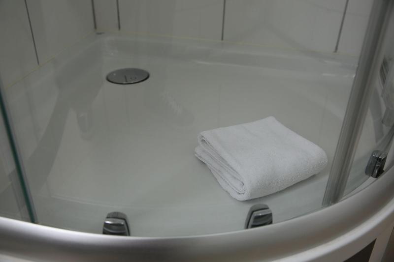 غرفة قياسية فردية, Grand Corner