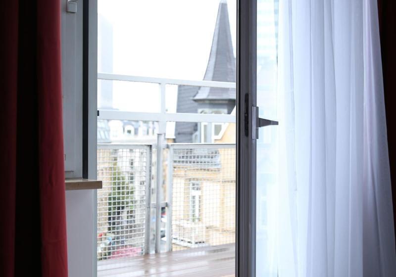 غرفة قياسية فردية, Grand Corner