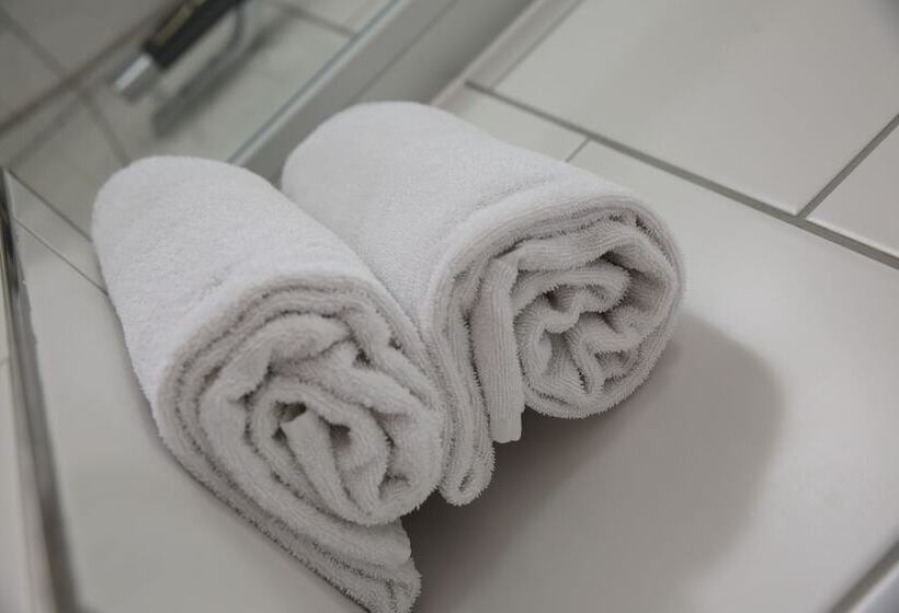 غرفة قياسية فردية, Grand Corner