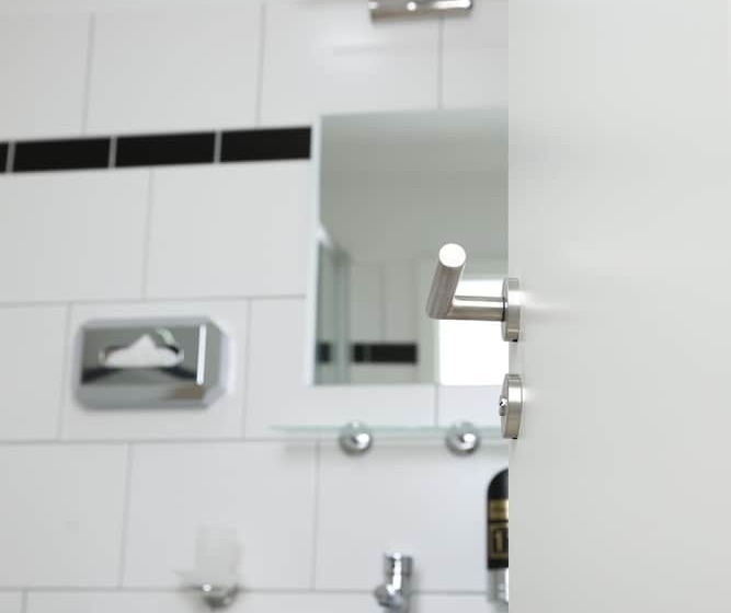 غرفة قياسية فردية, Grand Corner