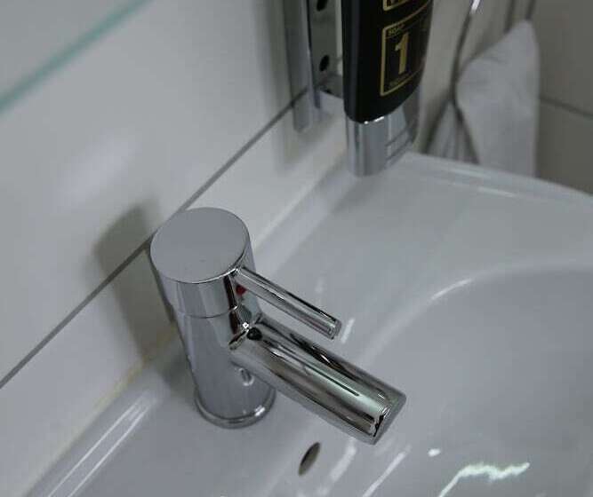 غرفة قياسية فردية, Grand Corner