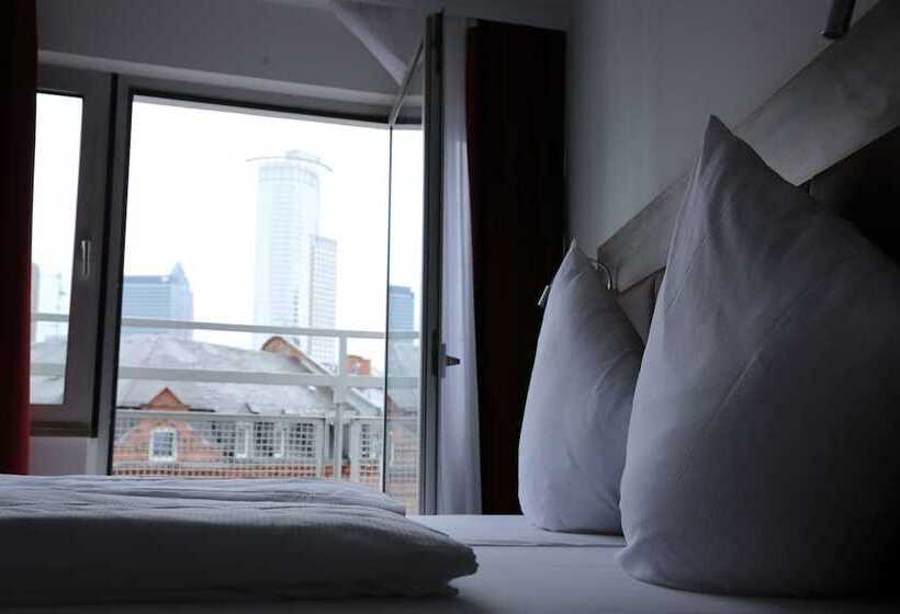 غرفة قياسية فردية, Grand Corner