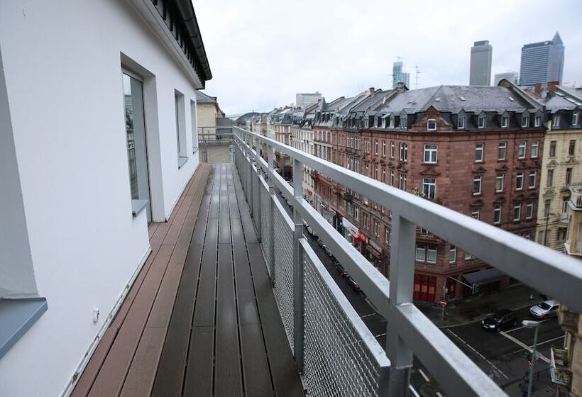 غرفة قياسية فردية, Grand Corner