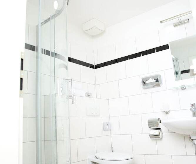 غرفة قياسية, Grand Corner