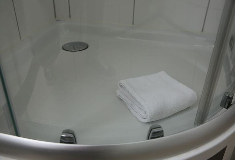 غرفة قياسية, Grand Corner