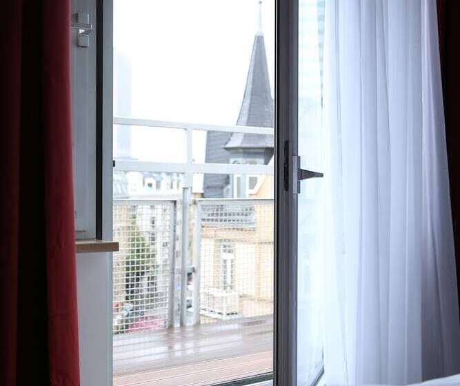 غرفة قياسية, Grand Corner