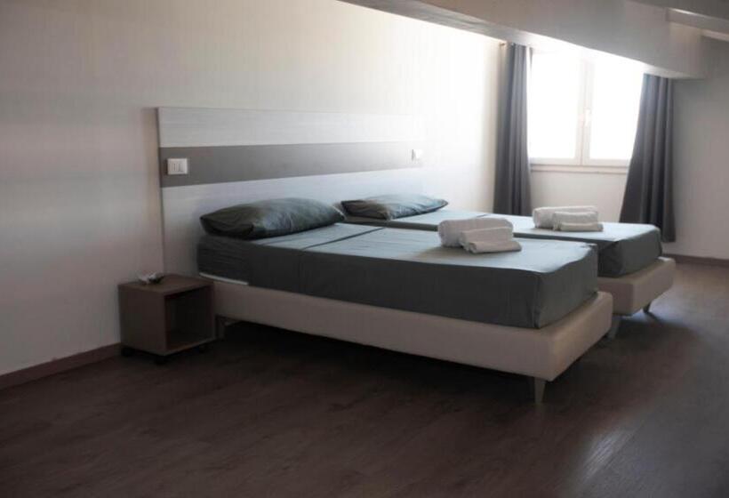 Четырехместный Номер Стандарт, La Perla Amantea