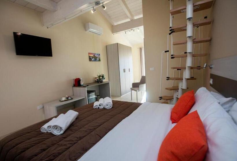 Номер Стандарт Трехместный, La Perla Amantea