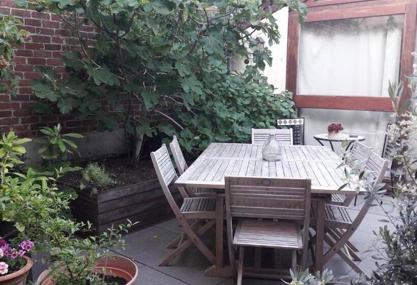 家庭间, La Chambre Tomis Ath