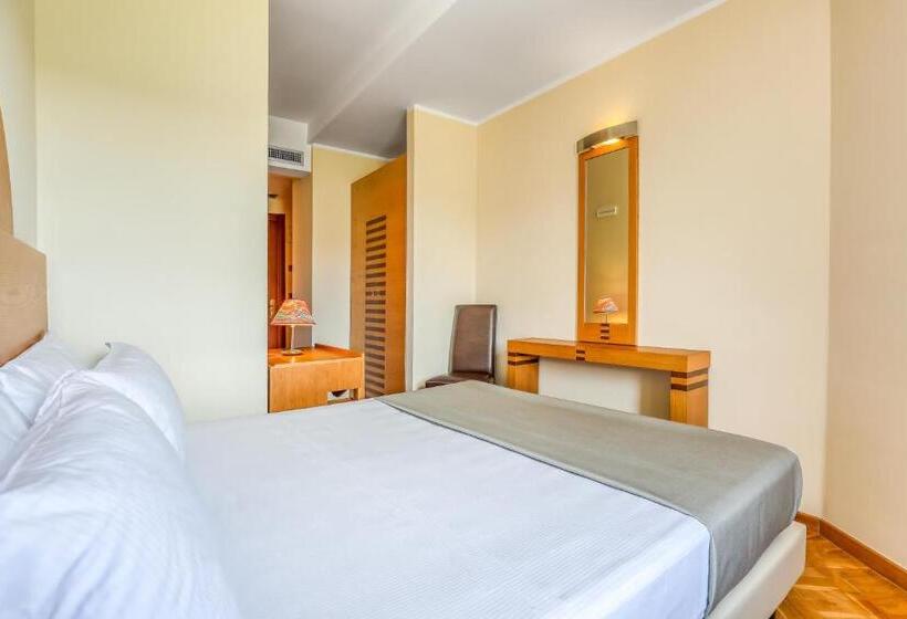 اتاق اکونومی, Penthouse
