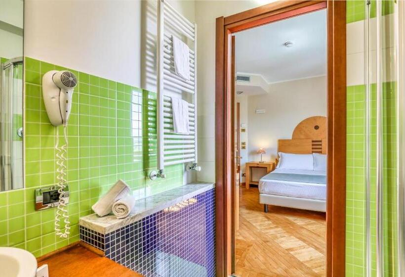 اتاق اکونومی, Penthouse