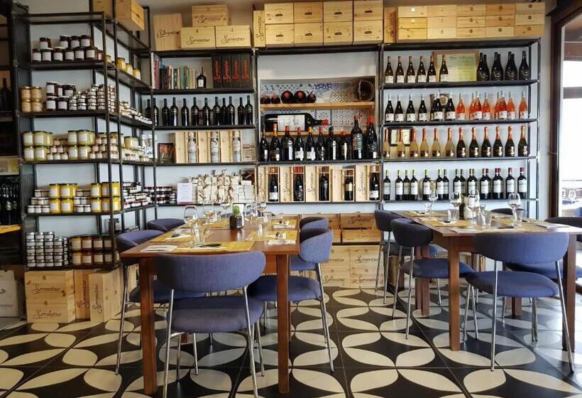 Полулюкс Повышенной Комфортности, Vesuvio Inn Bed & Wine Experience