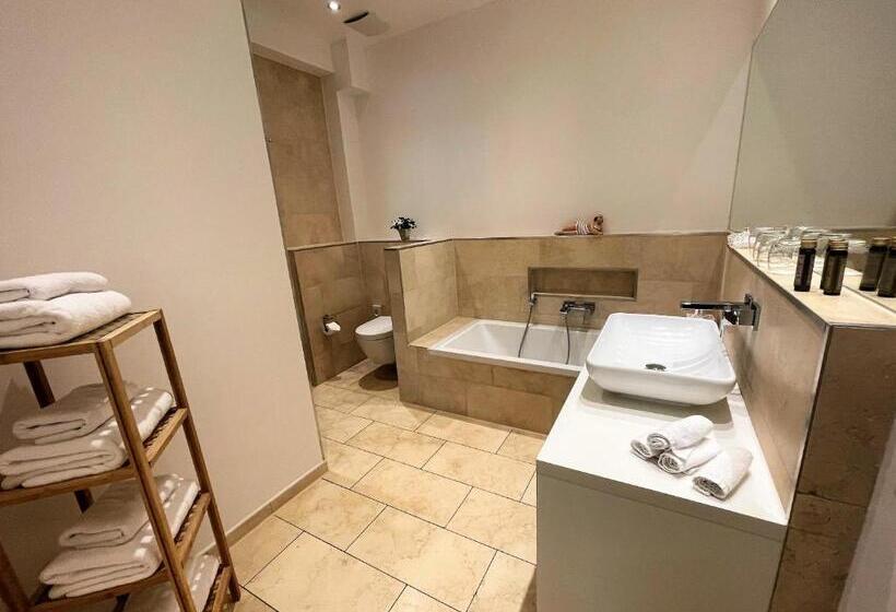침실 1개 디럭스 아파트, Deluxe Apartments Christina 120 M² Im Design Hotel Vosteen