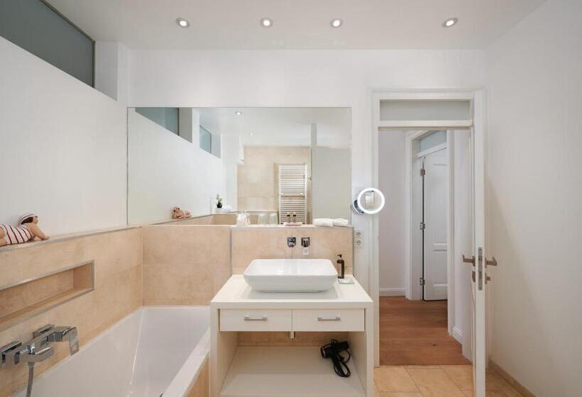 침실 1개 발코니 아파트, Deluxe Apartments Christina 120 M² Im Design Hotel Vosteen