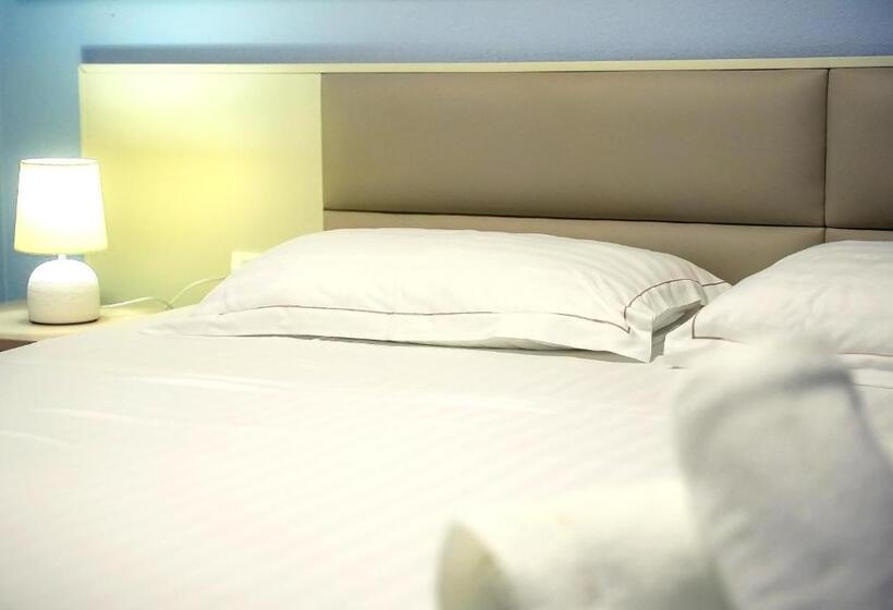 Triple Room Sea View, Andi