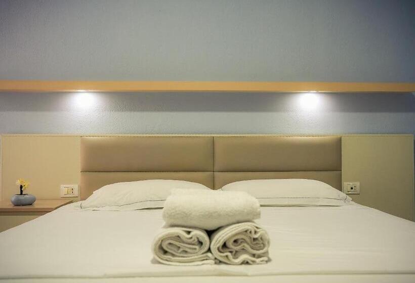 Triple Room Sea View, Andi