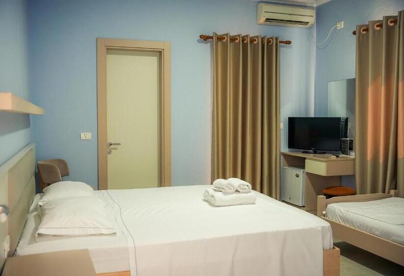 Triple Room Sea View, Andi