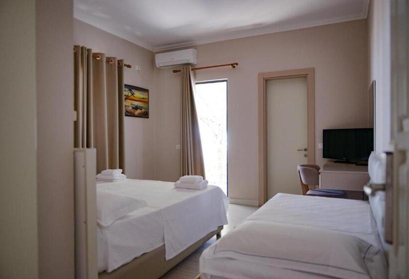 Triple Room Sea View, Andi