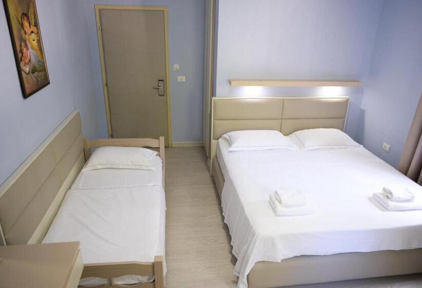 Triple Room Sea View, Andi