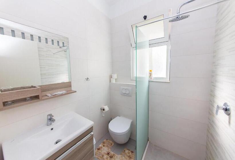 Triple Room Sea View, Andi