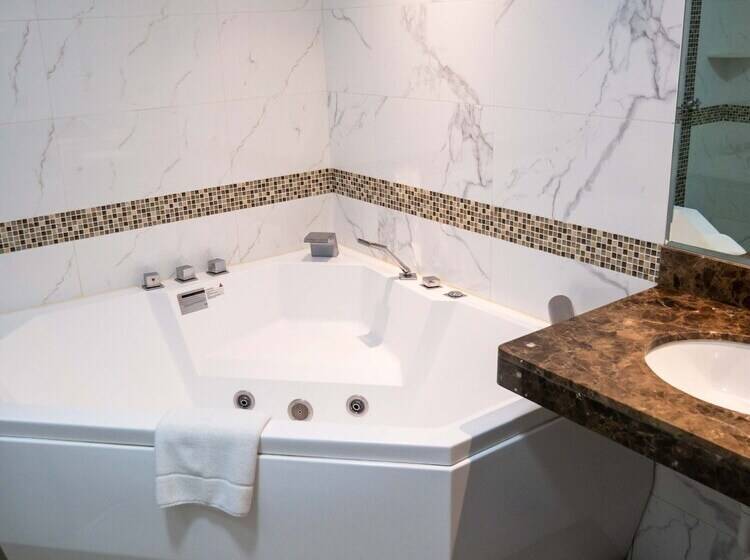 주니어 스위트, Britania Crystal Collection