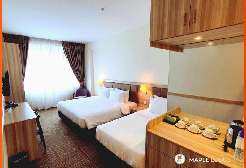 Deluxe Kolmen Hengen Huone, Maple Lodge