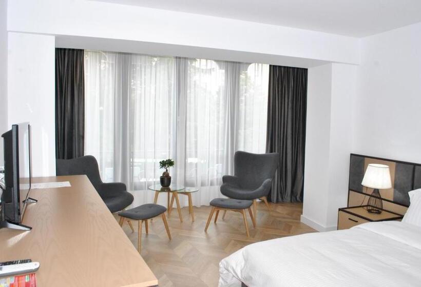 带阳台的豪华间, Prime