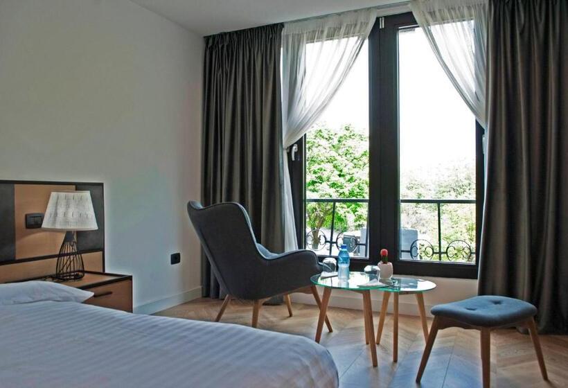 豪华三人间, Prime