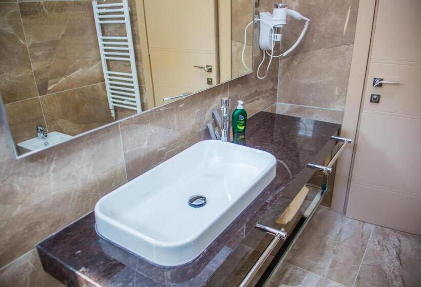 חדר דלוקס לשלושה, Vila Koral