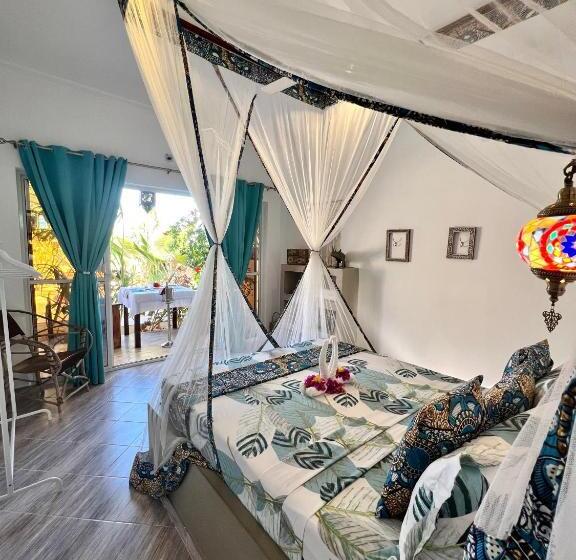 إستديو قياسى مطل على حمام السباحة, Gadea Boutique Hotel& Gadea Garden Italian Restaurant