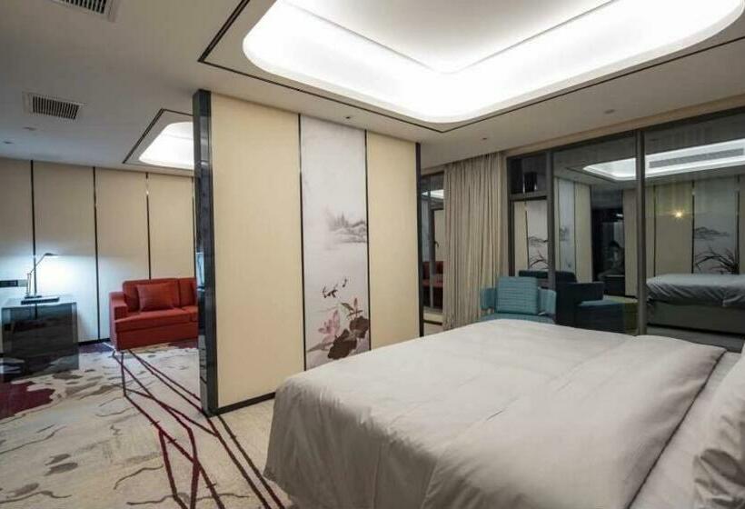 디럭스 스위트, Ramada By Wyndham Mengzi Suites