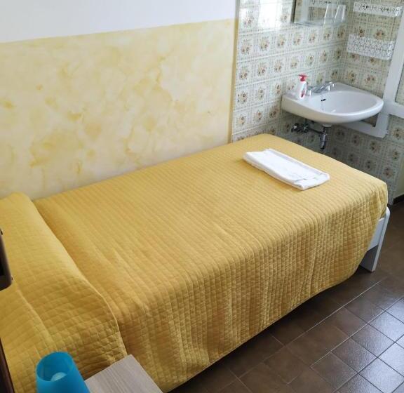 اتاق استاندارد یک نفره, Ostello Cuneo