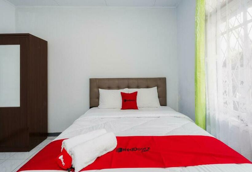 Номер Стандарт, Reddoorz Syariah Near Rsud Cimacan