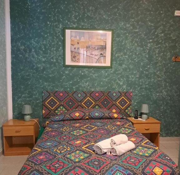 ‫غرفة فردية مزودة بتراس, Bologna