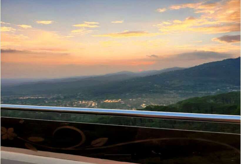 اتاق لوکس, The Royal Castle , Dharamshala