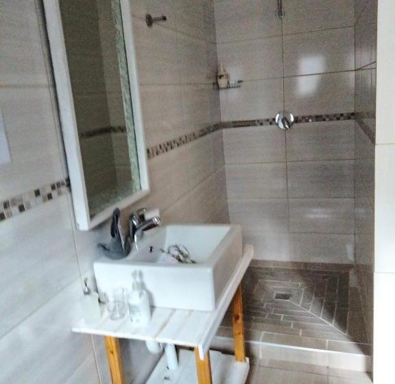 اتاق لوکس خانوادگی, His Vessel Guesthouse Clarens Fs
