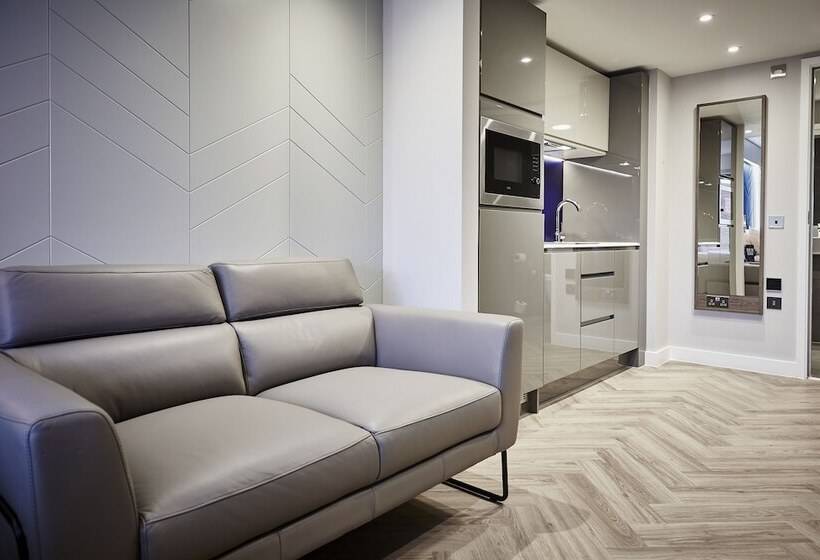 スタンダードスタジオ, Roomzzz York City