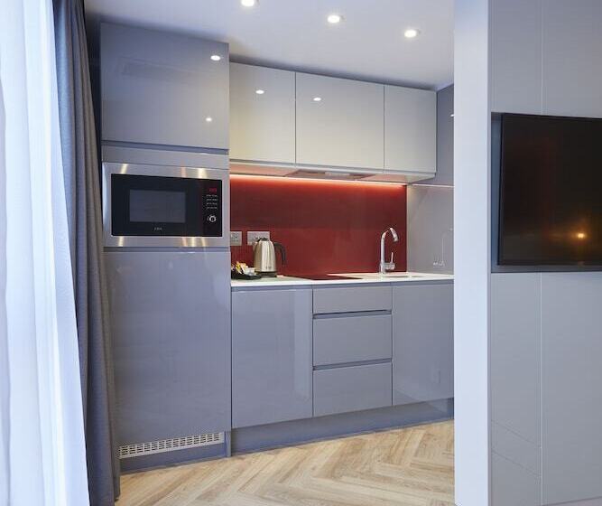Студия Стандарт, Roomzzz York City