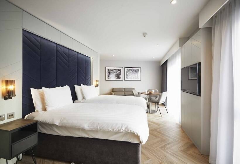 ファミリーステューディオ, Roomzzz York City