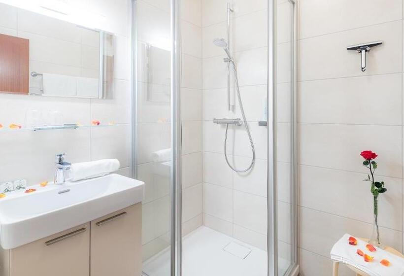 带阳台的标准单人间, Aparthotel Klopeinersee