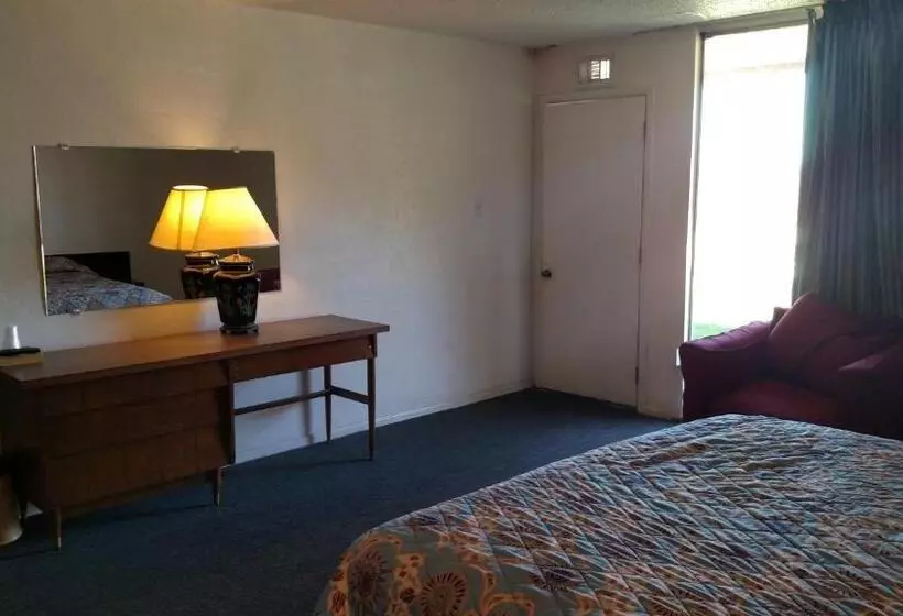 キングサイズベッドのスタンダードルーム, Essex House Motel