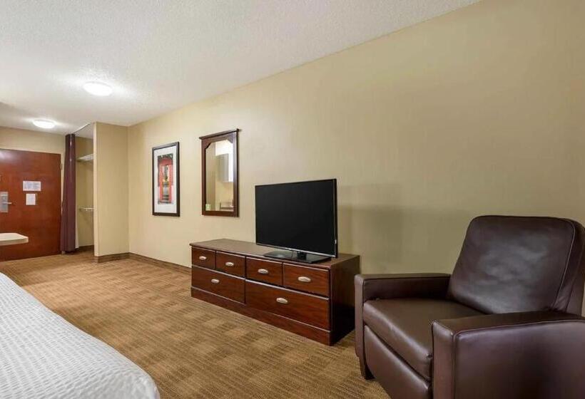 Люкс Кровать Кинг, Suburban Studios Columbus North